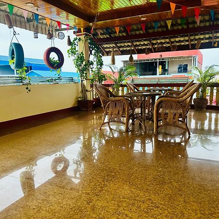 Savet Hostel Stoeng Treng エクステリア 写真