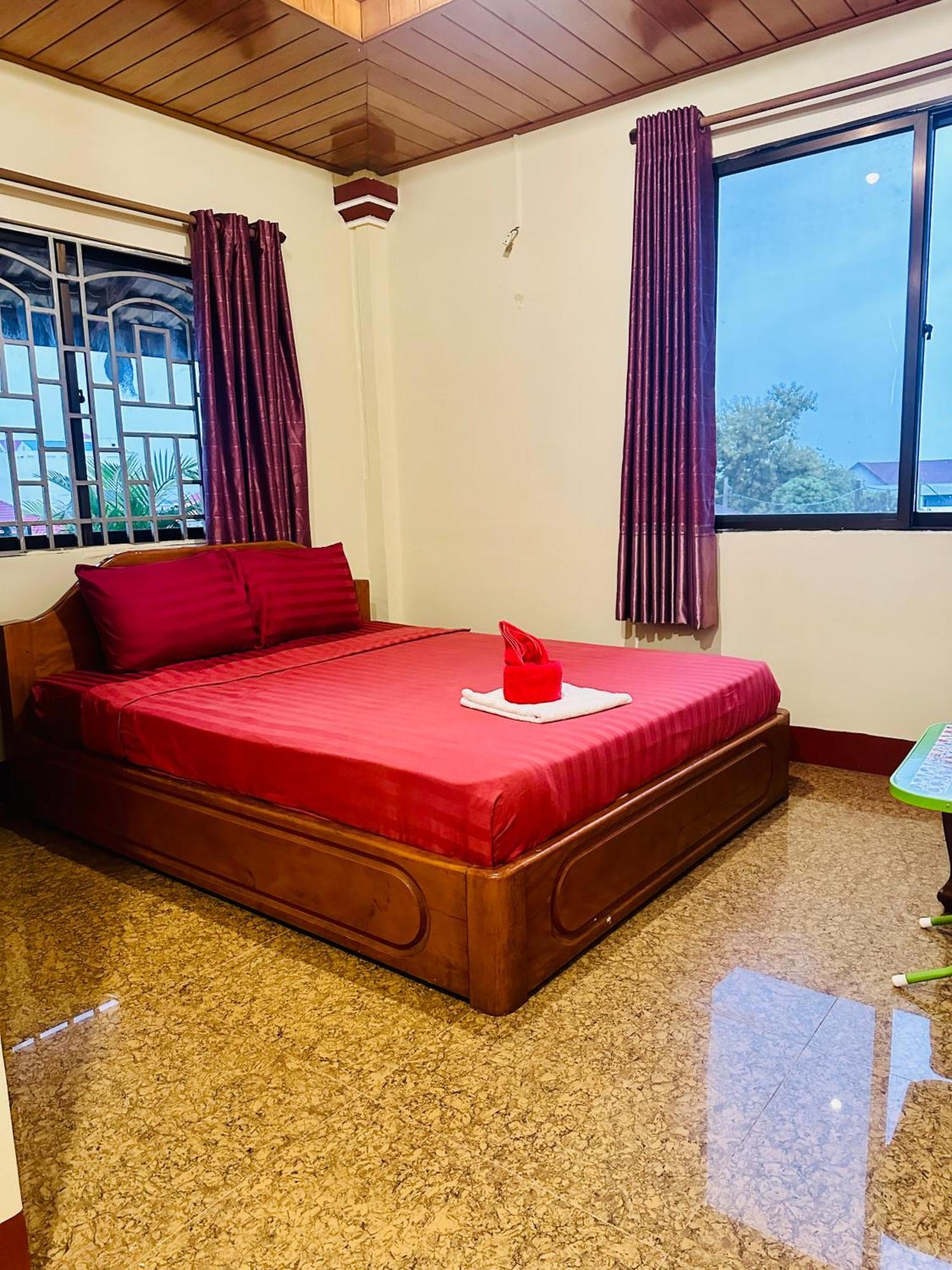 Savet Hostel Stoeng Treng エクステリア 写真