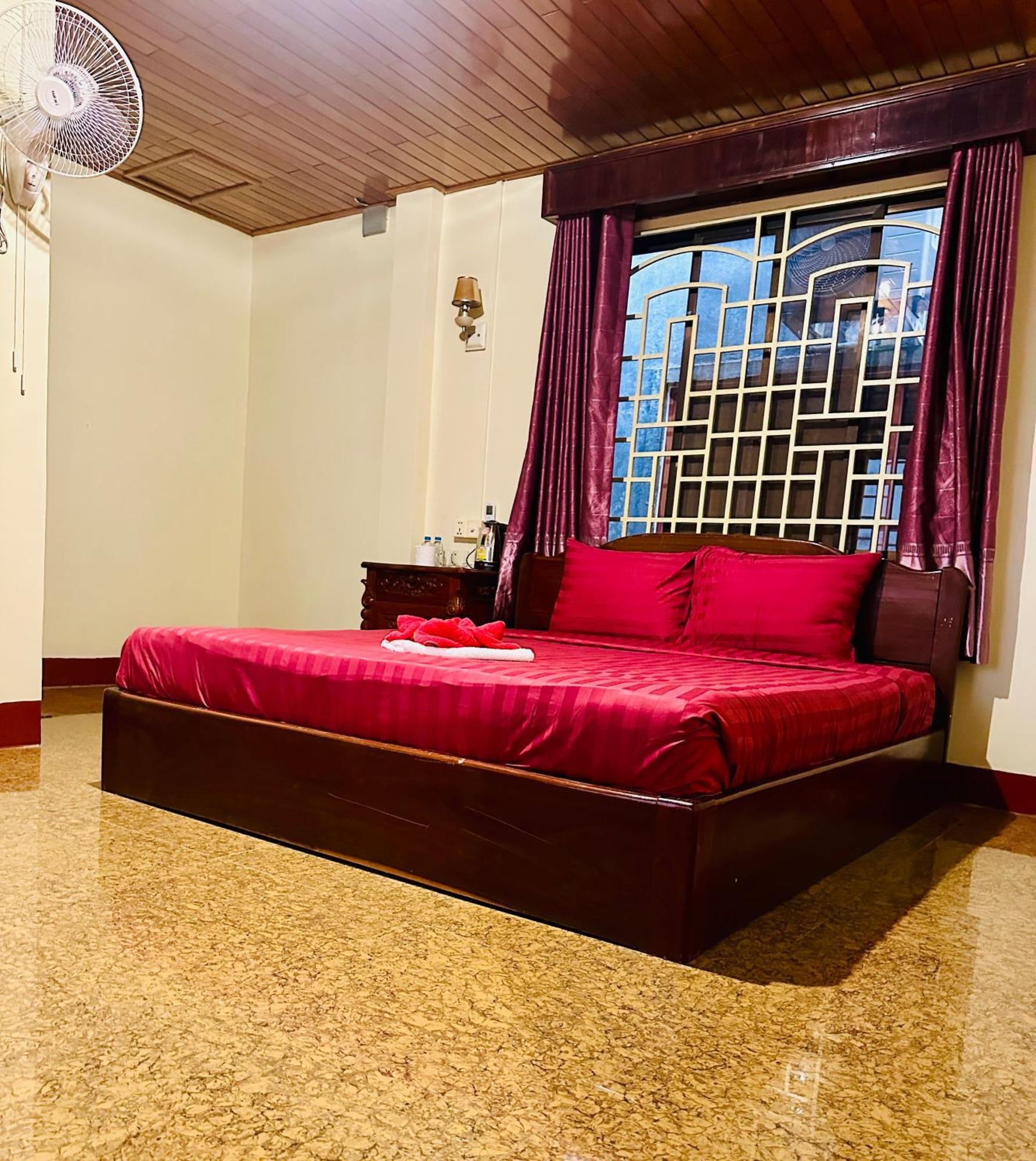 Savet Hostel Stoeng Treng エクステリア 写真
